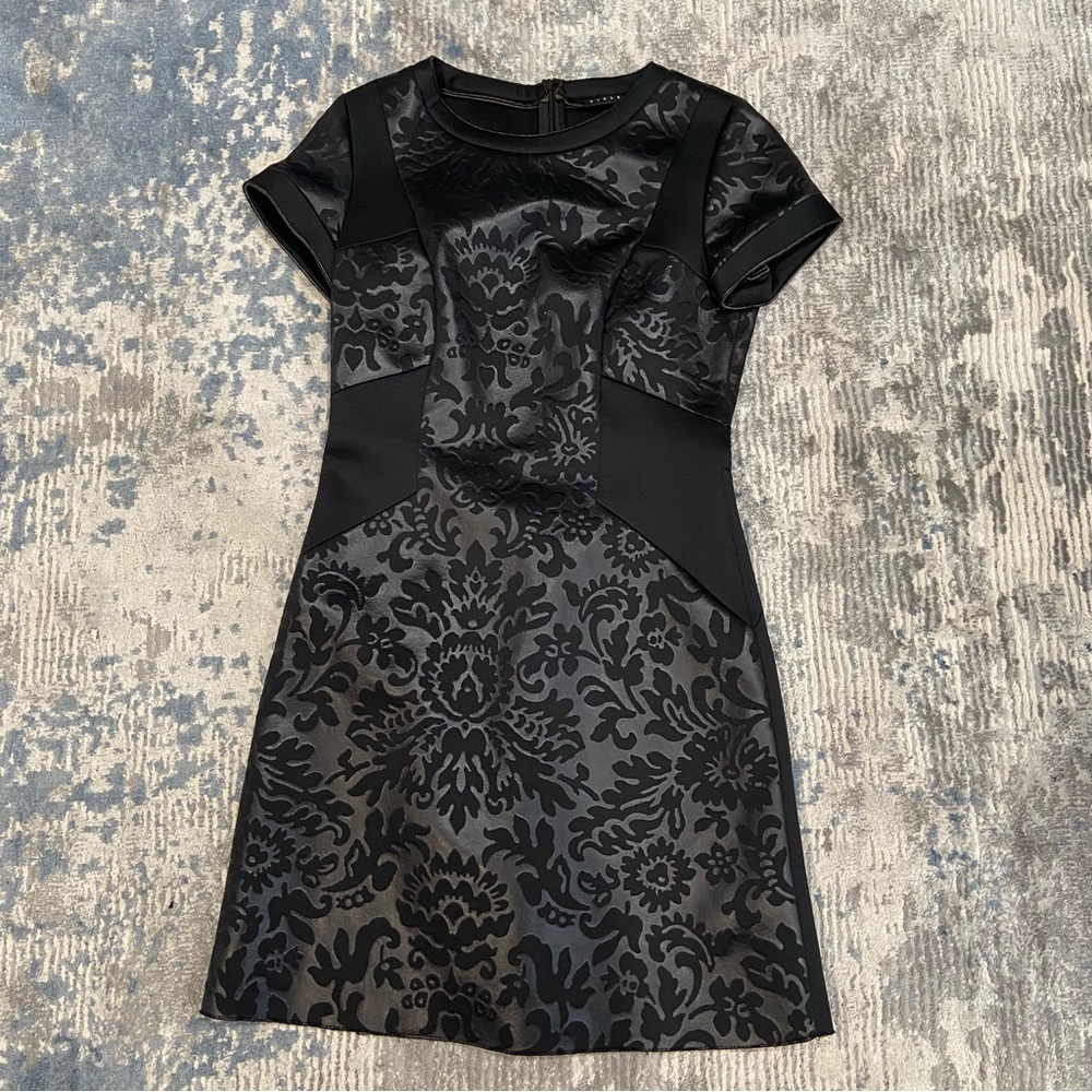 Sisley stunning scuba material mini dress